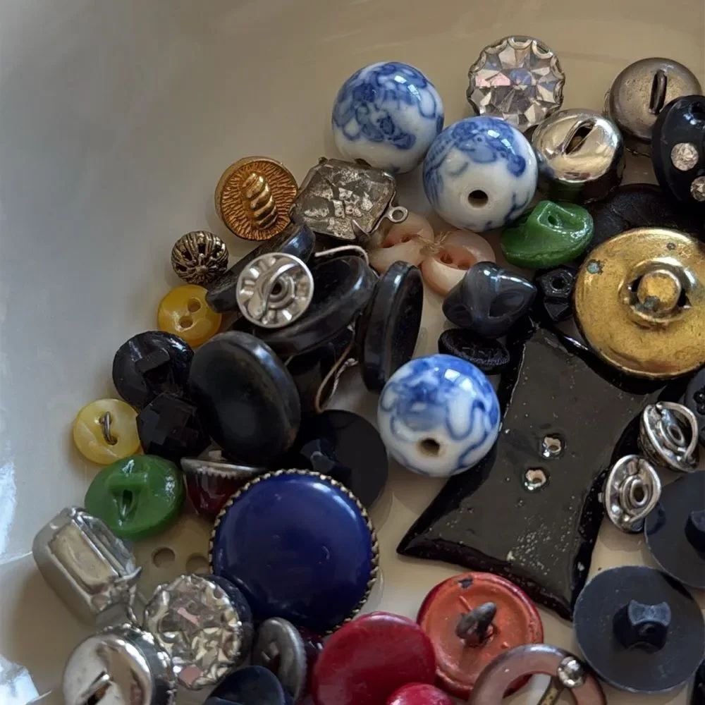 Collection of old buttons - Picture 3 of 4